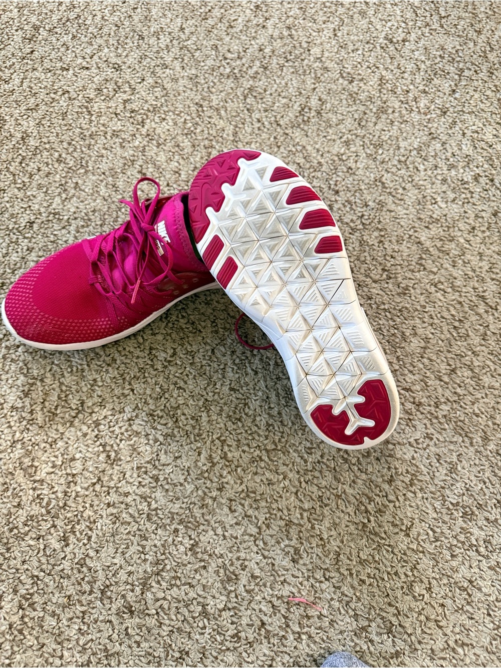 Nike Women’s Hot Pink and White Athletic Training Shoes - Picture 4 of 5